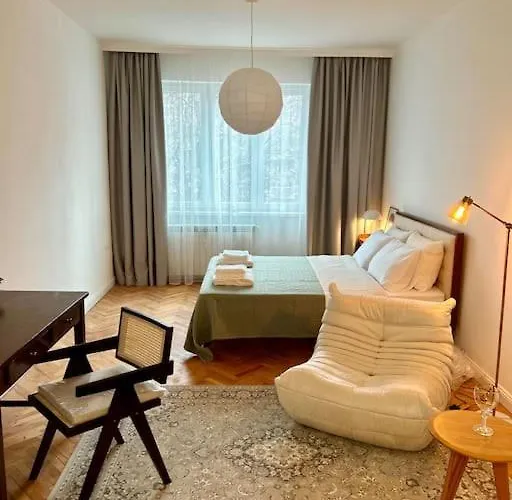 Chic Urban Retreat *