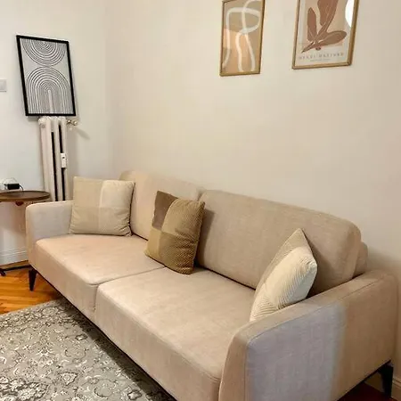 דירה Chic Urban Retreat סופיה
