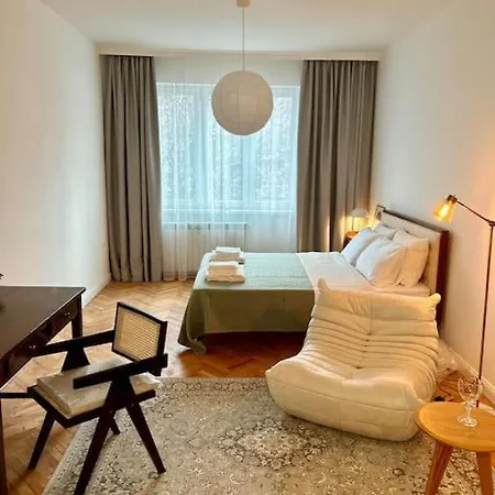 Chic Urban Retreat *